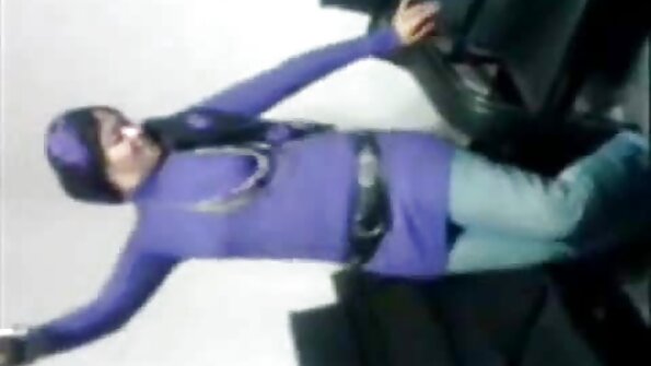 チンポをしゃぶるのが大好きな金髪の彼女がこれに取り組んでいる間笑顔 女性 の ため の エロ 動画 無 修正