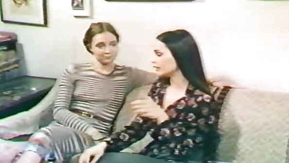 おさげ髪のブロンドは彼女の毛むくじゃらのおまんこで雄鶏に突っ込まれます 女性 専用 av 動画