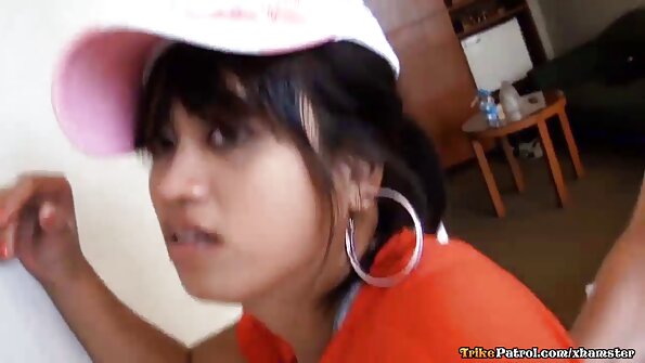 カナダの甘い人エマ・ヒックスは、セックスが感謝する最良の方法だと考えています アダルト 動画 女の子 向け