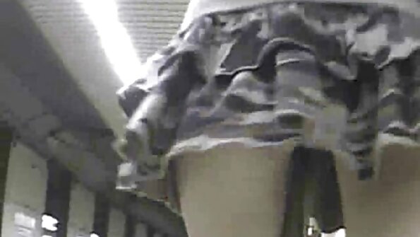 熱いラティーナは、セックスする前に彼女のセクシーで巨乳の体の上にオイルを置きます 女性 用 アダルト ビデオ 無料