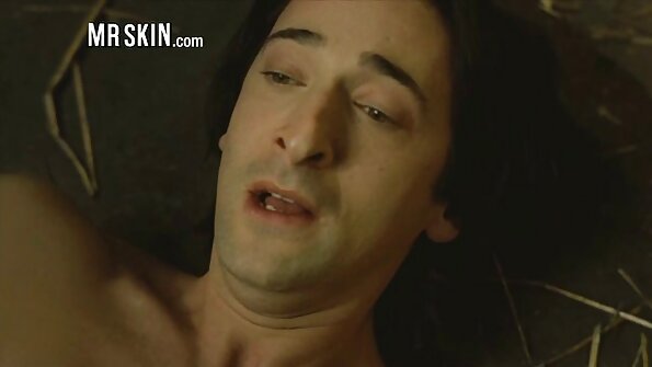 禿げた男は彼の大きなペニスに剃った猫を置いています 女性 専用 av 無料 動画