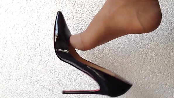 ホットランジェリーの雌犬は今日官能的な猫舐めをしています h 鈴木 一徹