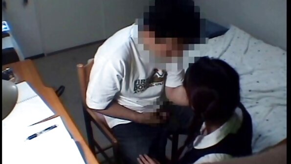 彼女の腕に入れ墨をしたブルネットはベッドで激しく犯されます 女性 無料 動画 エッチ