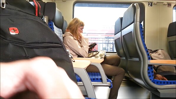 かわいい口を持つ熱い十代のブロンドは大きなペッカーを吸っています 女性 無料 h 動画