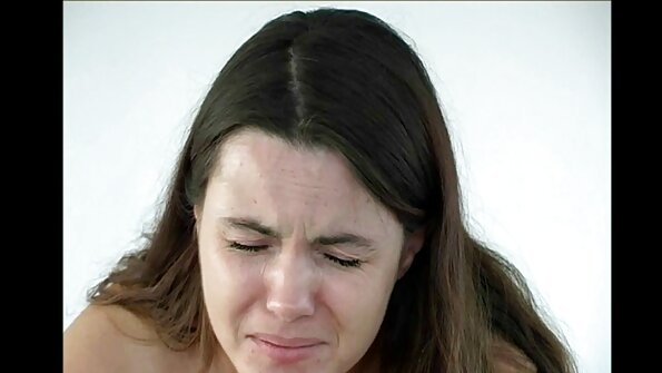 大きな胸のティーンは彼女の継父によって浸透されています av 女性 動画