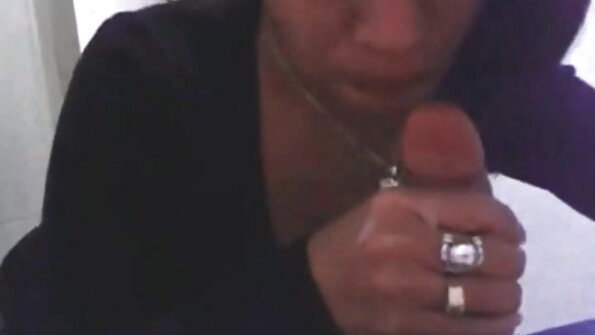 変態シーンで金髪がスプーンでアナルに犯される 無料 アゲサゲエロ 動画