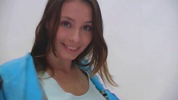 小さなおっぱいのブロンドは大きなペッカーに侵入されています アダルト 女性 クンニ