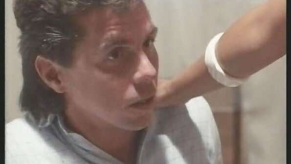 愛らしいブルネットは野外で犯されるのが大好き 女性 av vr