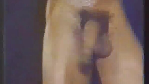 アヴリルホールは巨根ハードコアセックスのためにソファに広がる 女性 の ため の エロ 動画 無料
