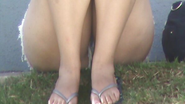 彼女がオーブンにいる間、細い小さなビクセンが犯されています 女性 向け セックス 無料 動画