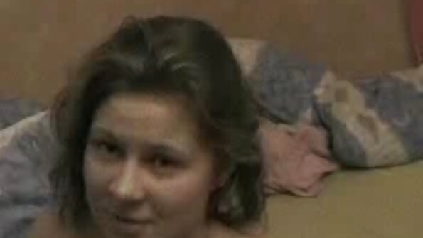 セクシーなオマンコを持ったビンボがベンチで犯されている 女性 エロ 動画 無料
