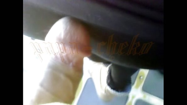 タイトで甘いオマンコが大きな強い男に襲われている 女の子 ため の エロ 動画