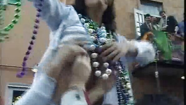 金髪はベッドで正常位で犯されている エロ い 動画 女