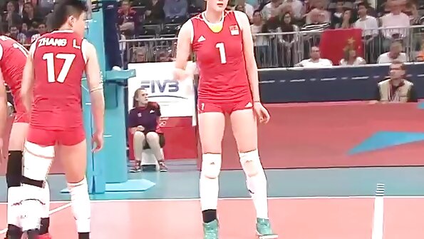 ブロンドは私たちに彼女の戦利品を見せるために彼女のパンティーを脇に引っ張る 女性 の ため の セックス 動画 無料