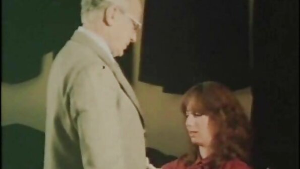 にぎやかな黒人ポルノスターのアナ・フォックスがコンドームでセックスを練習 女子 向け セックス 動画