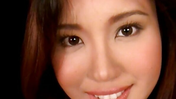 お尻が大きいブルネットはチンポへの愛情が溢れています h 動画 女性