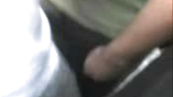 素敵なお尻を持っているブルネットは、肛門にコックを受け取っています シュガール エロ 動画