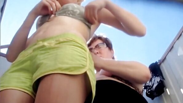 アジアのラッシーはTシャツを脱がずに毛むくじゃらのビーバーを犯される 女性 用 アダルト ビデオ 無料