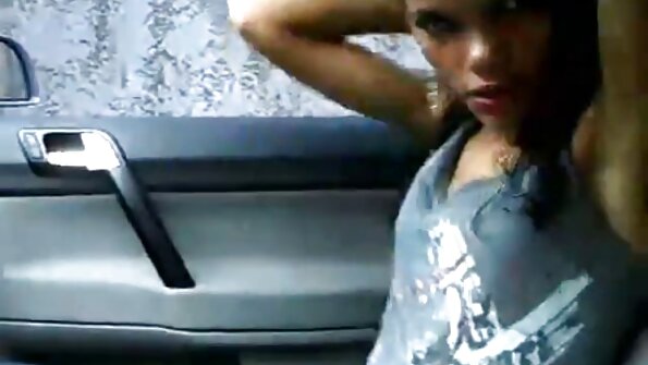 ブロンドのティーンは、3Pで彼女のセクシーなママの隣で犯されています 無料 女性 向け アダルト