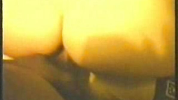 黒の靴でブルネットの熟女スーパースターは厚いシュロンが必要です 無料 女性 アダルト